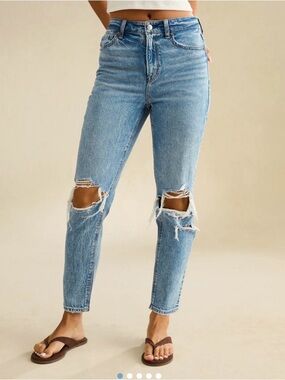 AE Ripped Mom Jean.   SZ 6